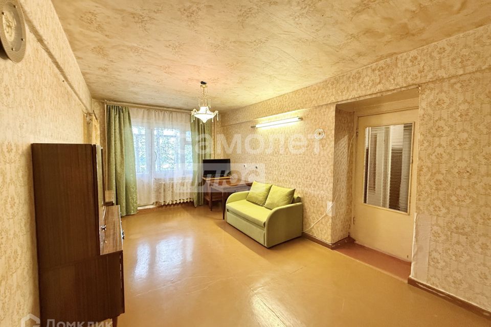 Продаётся 4-комнатная квартира, 58.7 м²