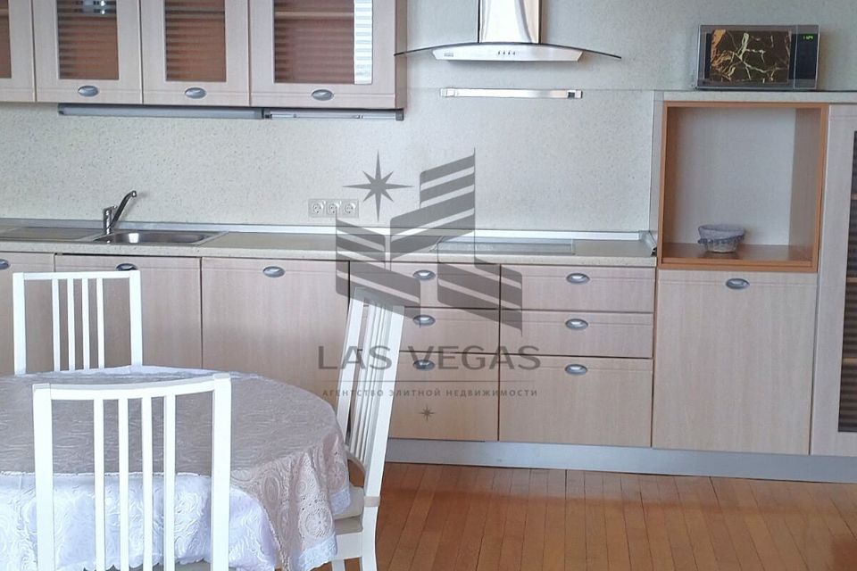 Сдаётся 2-комнатная квартира, 64 м²