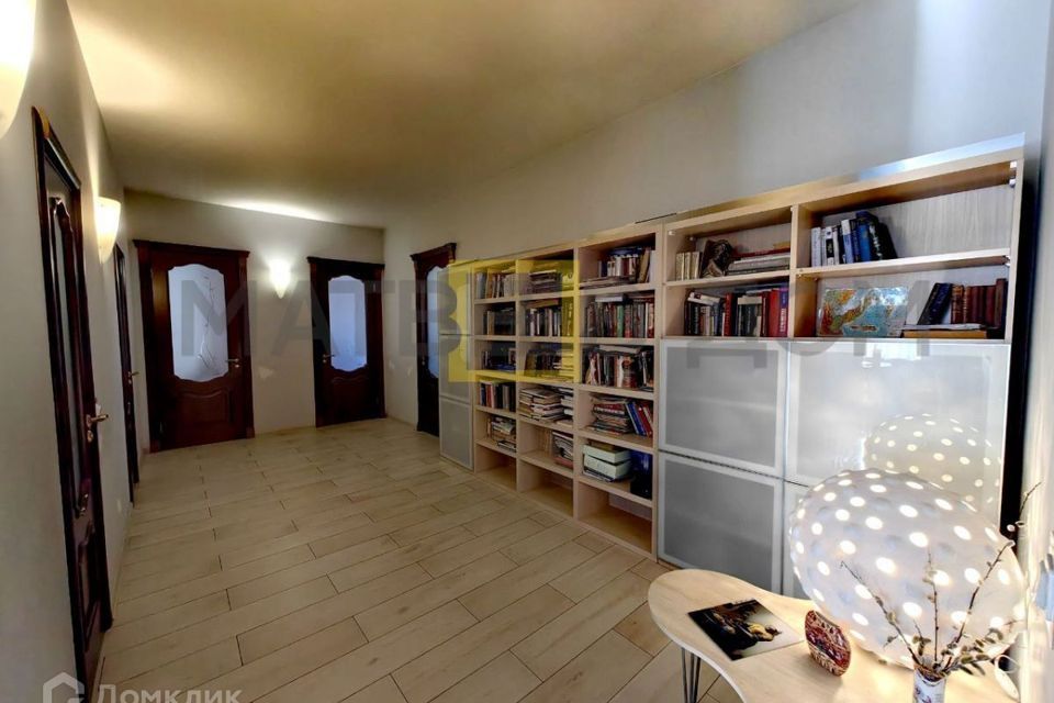 Продаётся 4-комнатная квартира, 141.4 м²