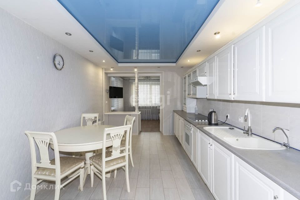 Продаётся 5-комнатная квартира, 159.8 м²