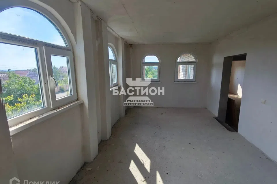 Продаётся 3-этажный дом, 304 м²