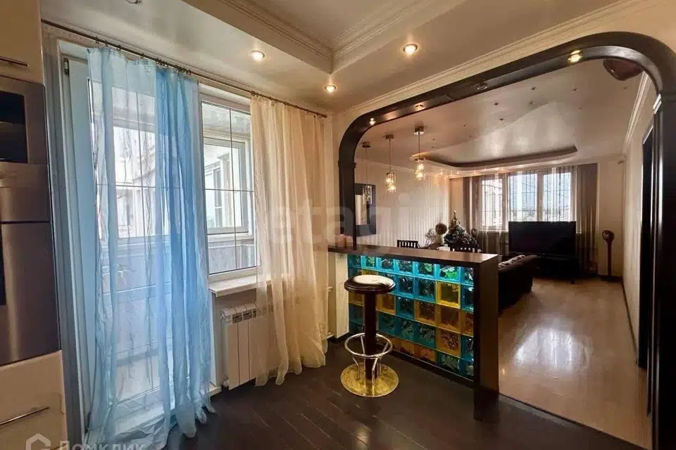 Продаётся 4-комнатная квартира, 105 м²