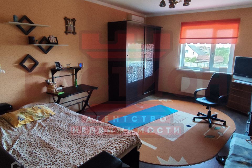 Продаётся 3-этажный дом, 300 м²