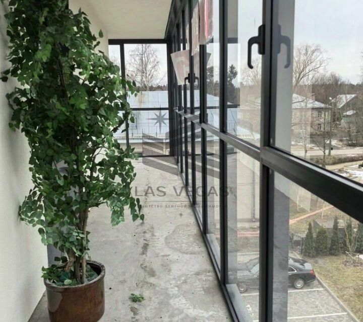 Продаётся 1-комнатная квартира, 66.4 м²