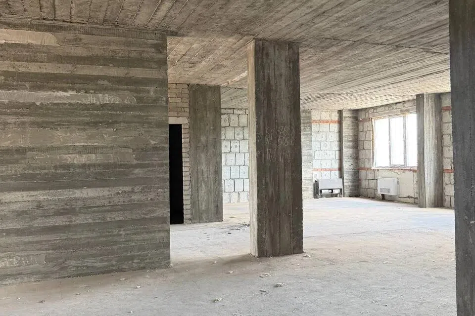 Продаётся 4-комнатная квартира, 193 м²