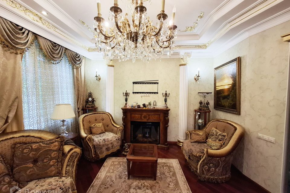 Продаётся 4-комнатная квартира, 127.4 м²