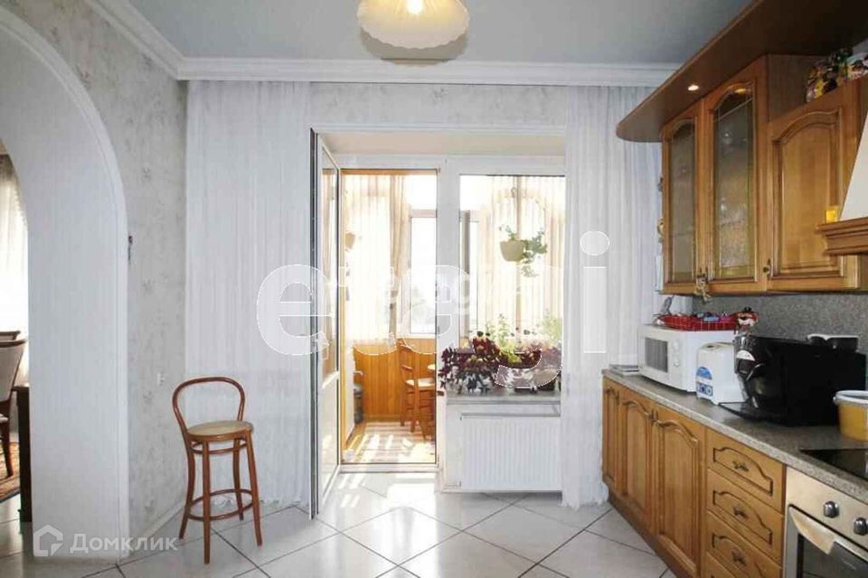 Сдаётся 5-комнатная квартира, 239 м²