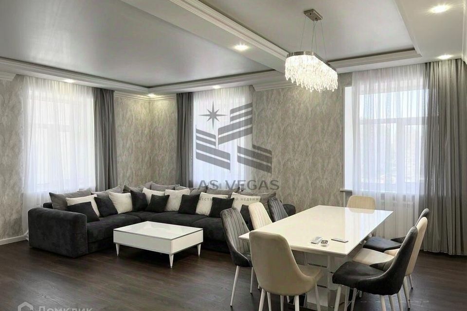 Сдаётся 4-комнатная квартира, 135 м²