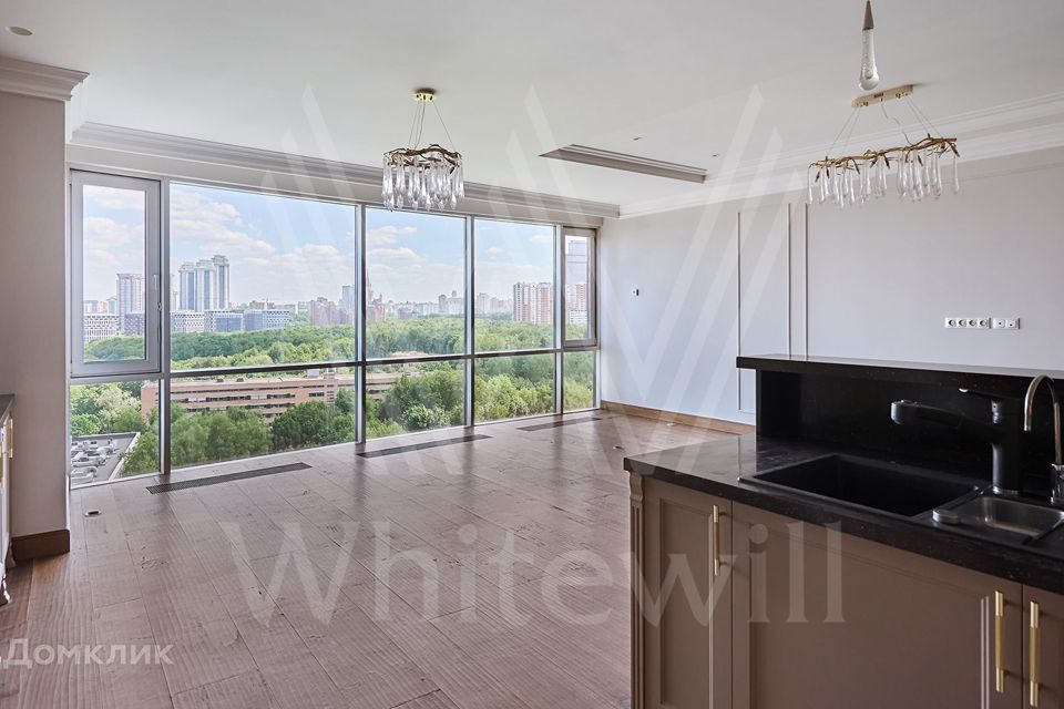 Продаётся 4-комнатная квартира, 165.5 м²