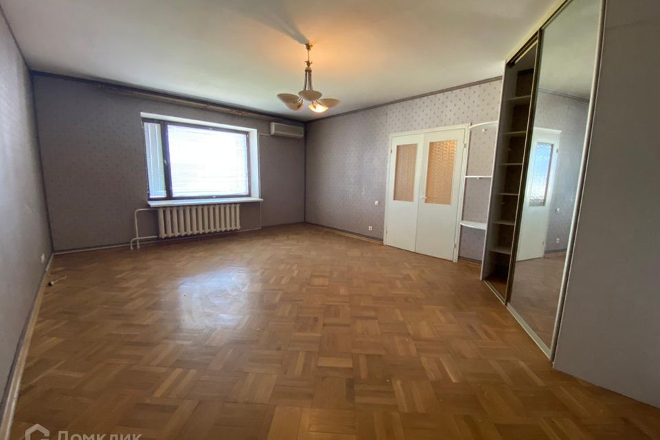 Продаётся 1-комнатная квартира, 75.7 м²