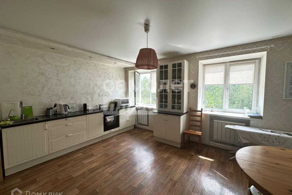 Продаётся 4-комнатная квартира, 106.4 м²