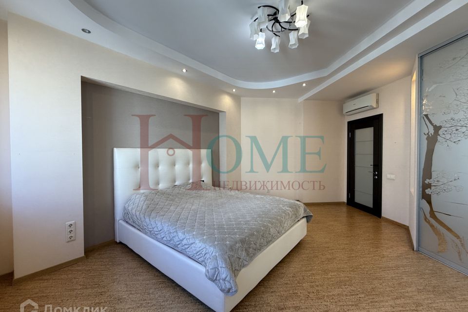Сдаётся 3-комнатная квартира, 130 м²