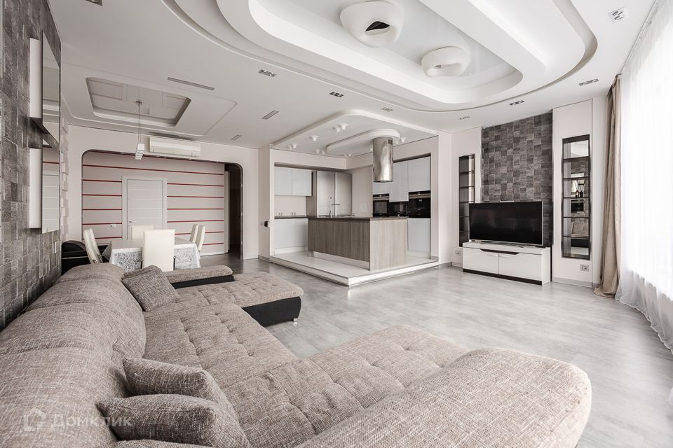 Продаётся 3-комнатная квартира, 156 м²