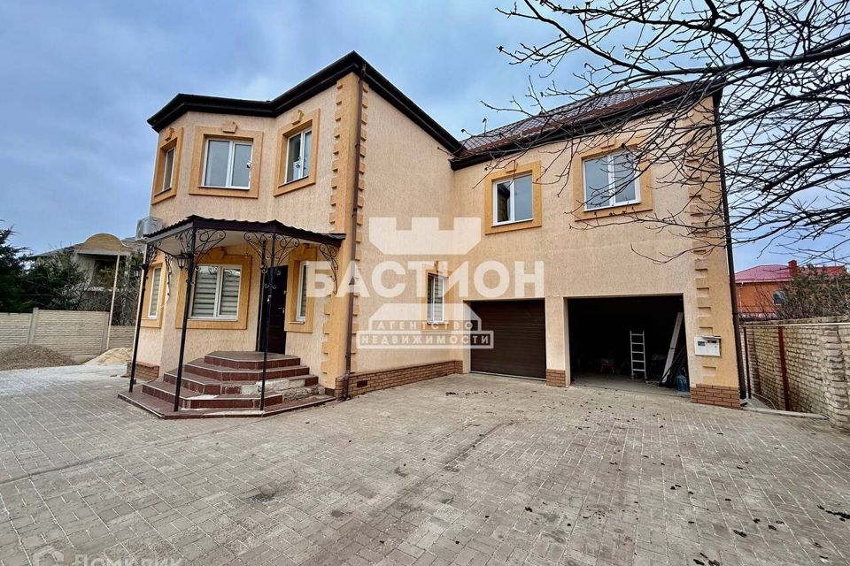 Продаётся 2-этажный дом, 953 м²