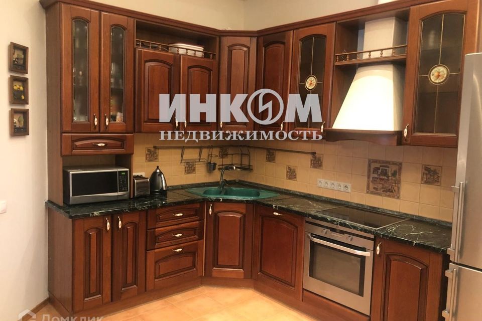 Сдаётся 3-комнатная квартира, 148 м²