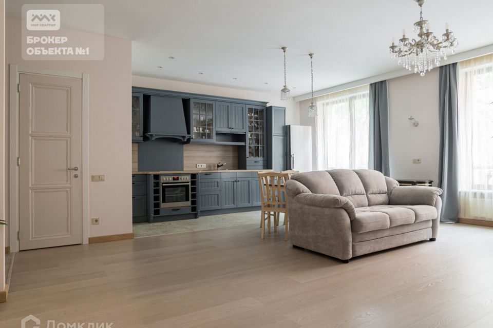 Продаётся 3-комнатная квартира, 97.5 м²