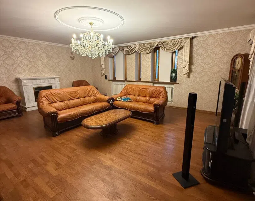 Продаётся 2-этажный дом, 350 м²