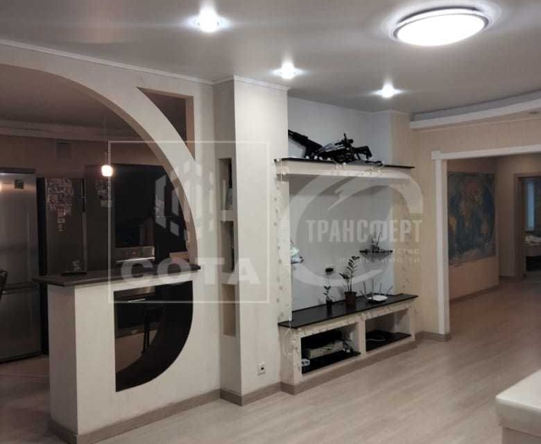 Продаётся 3-комнатная квартира, 110 м²