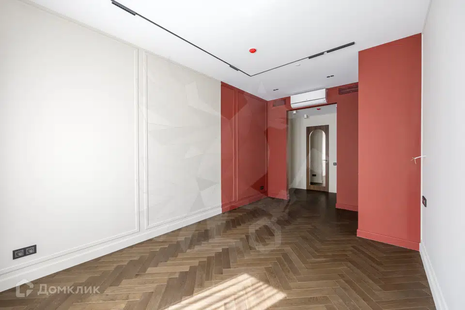 Продаётся 4-комнатная квартира, 131 м²
