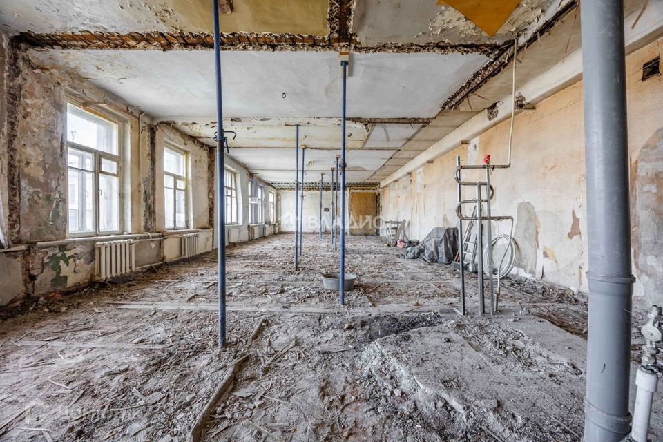 Продаётся 4-комнатная квартира, 142 м²