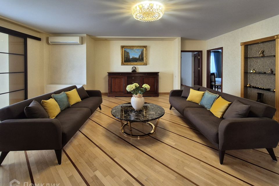 Сдаётся 3-комнатная квартира, 130 м²