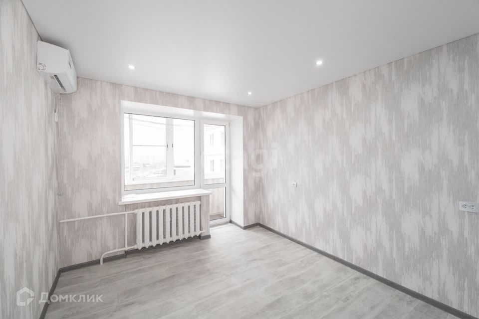 Продаётся 4-комнатная квартира, 62.7 м²