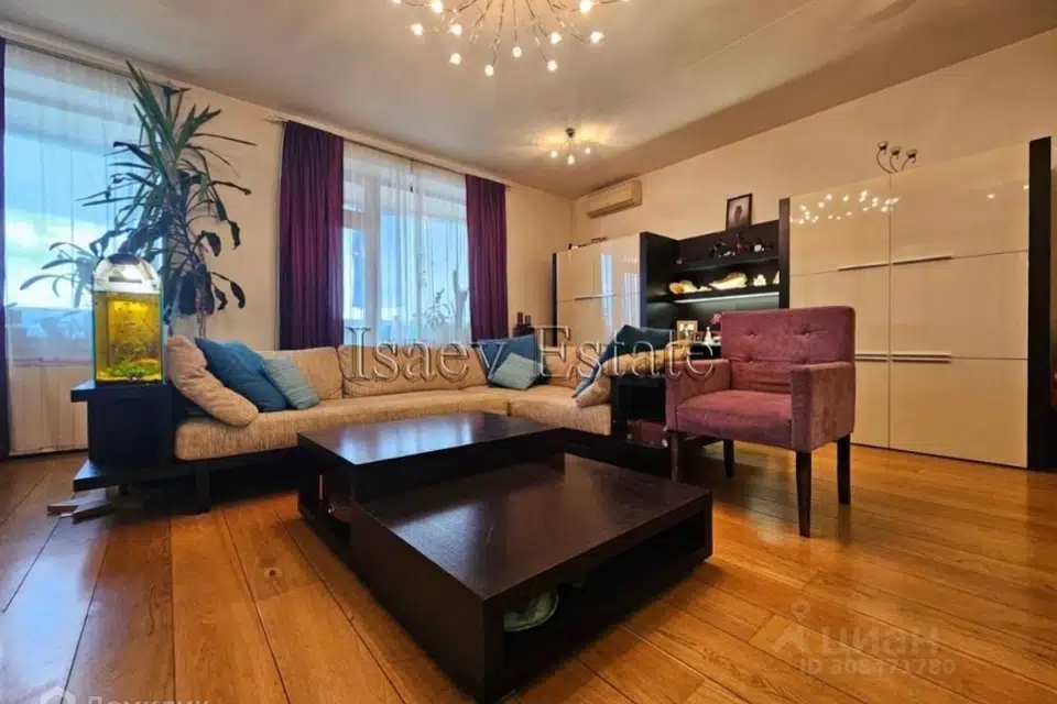 Продаётся 4-комнатная квартира, 170 м²