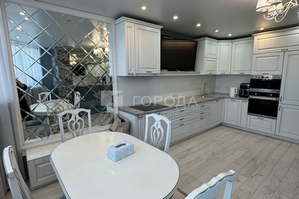 Продаётся 2-комнатная квартира, 68.4 м²