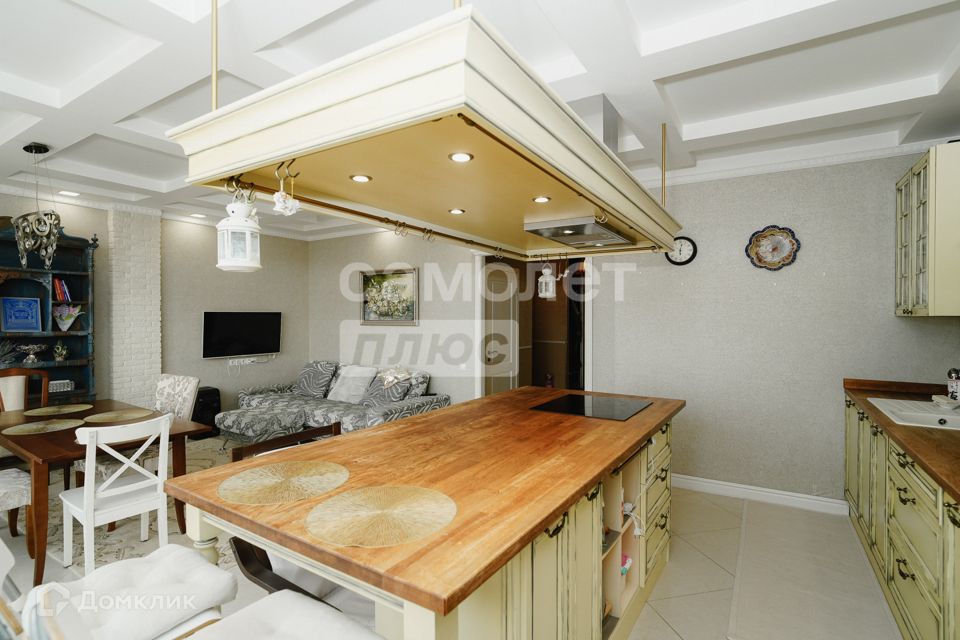 Продаётся 3-комнатная квартира, 109.1 м²