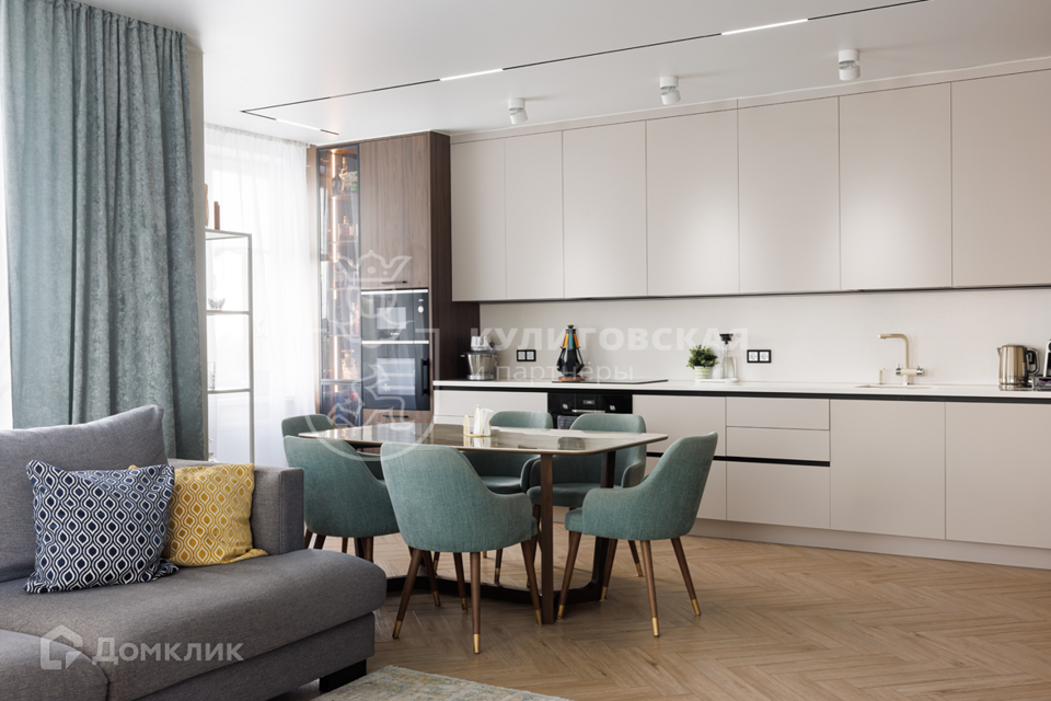 Продаётся 4-комнатная квартира, 135.6 м²