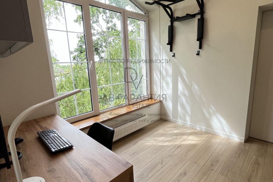 Продаётся 2-комнатная квартира, 127.2 м²
