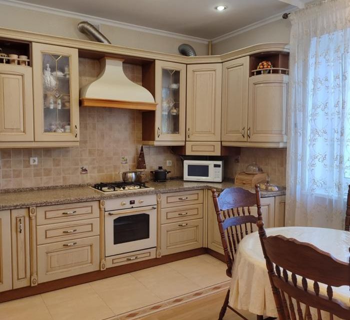 Продаётся 3-комнатная квартира, 110 м²