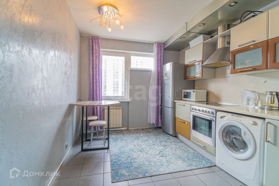 Продаётся 1-комнатная квартира, 42 м²