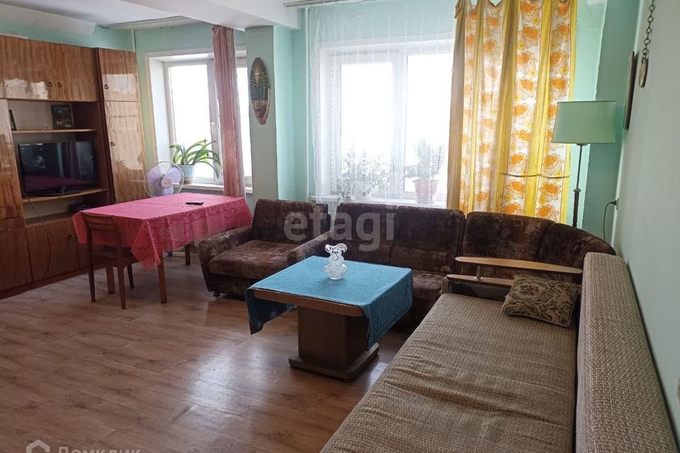 Продаётся 4-комнатная квартира, 75.7 м²