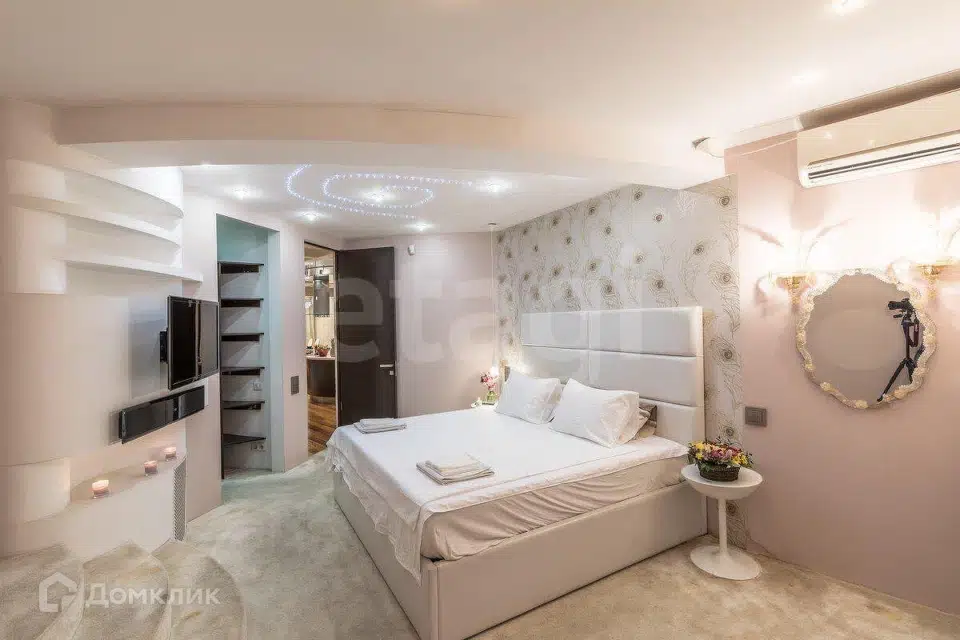 Продаётся 4-комнатная квартира, 254.9 м²