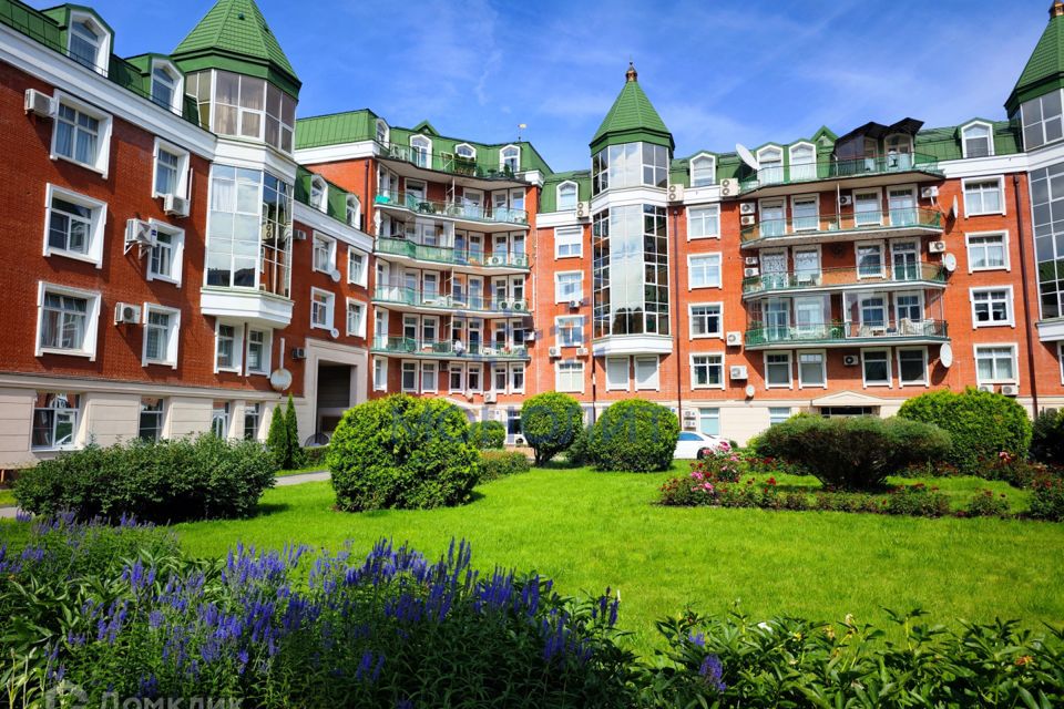 Продаётся 4-комнатная квартира, 222.1 м²