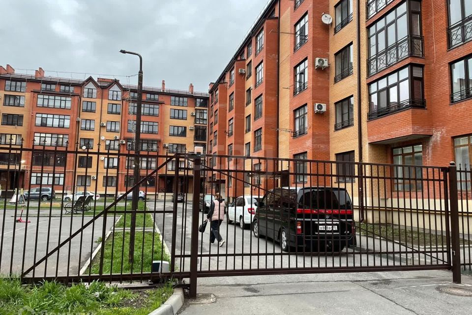Продаётся 3-комнатная квартира, 107.9 м²