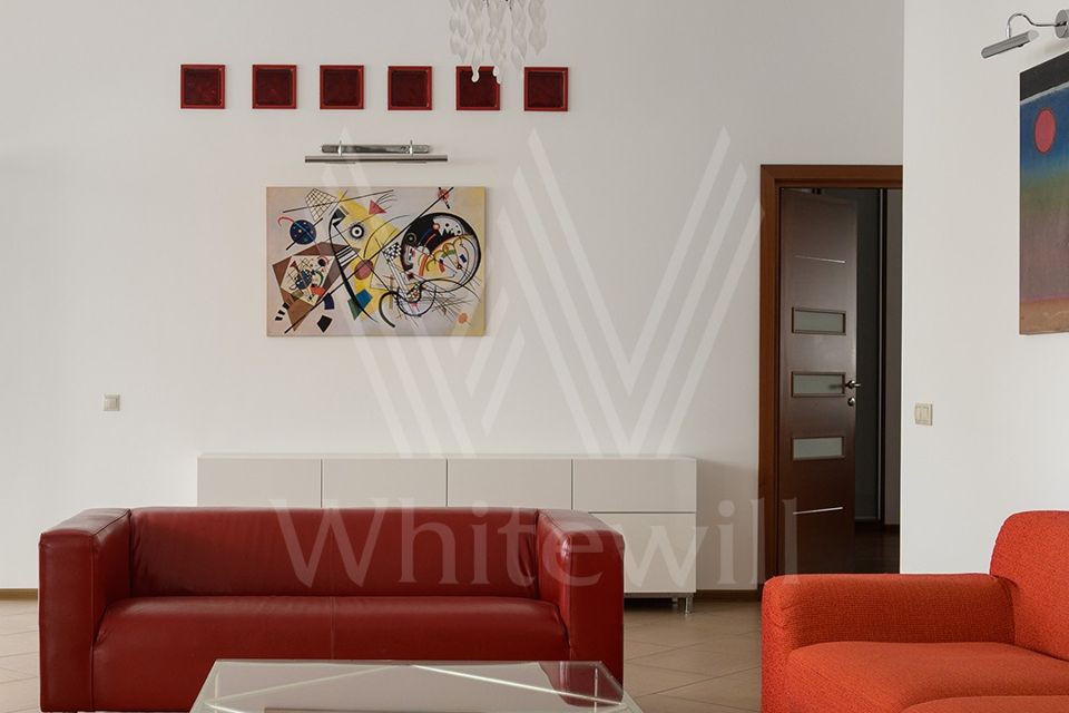 Продаётся 5-комнатная квартира, 223 м²