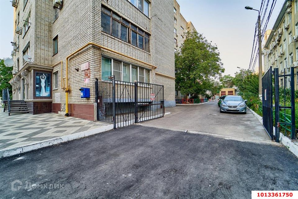 Продаётся 4-комнатная квартира, 80.8 м²