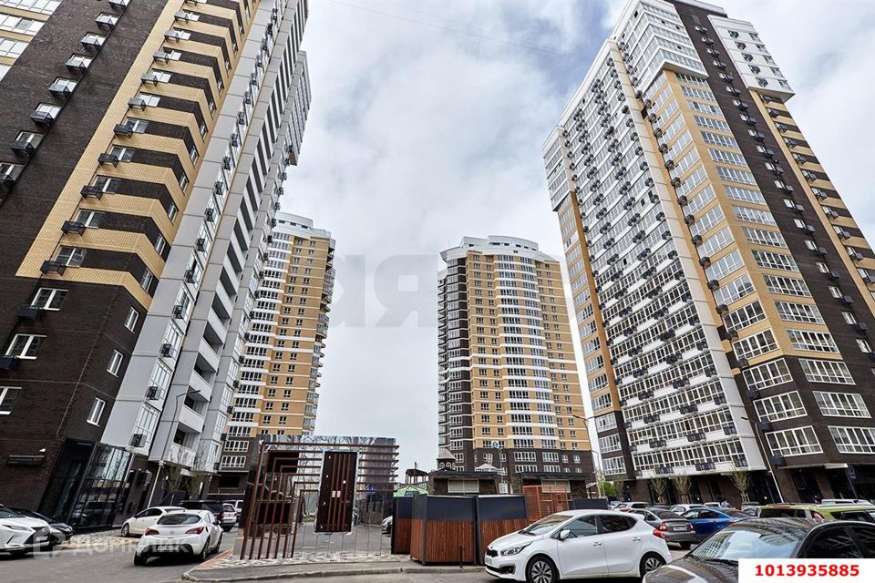 Продаётся 3-комнатная квартира, 137.6 м²