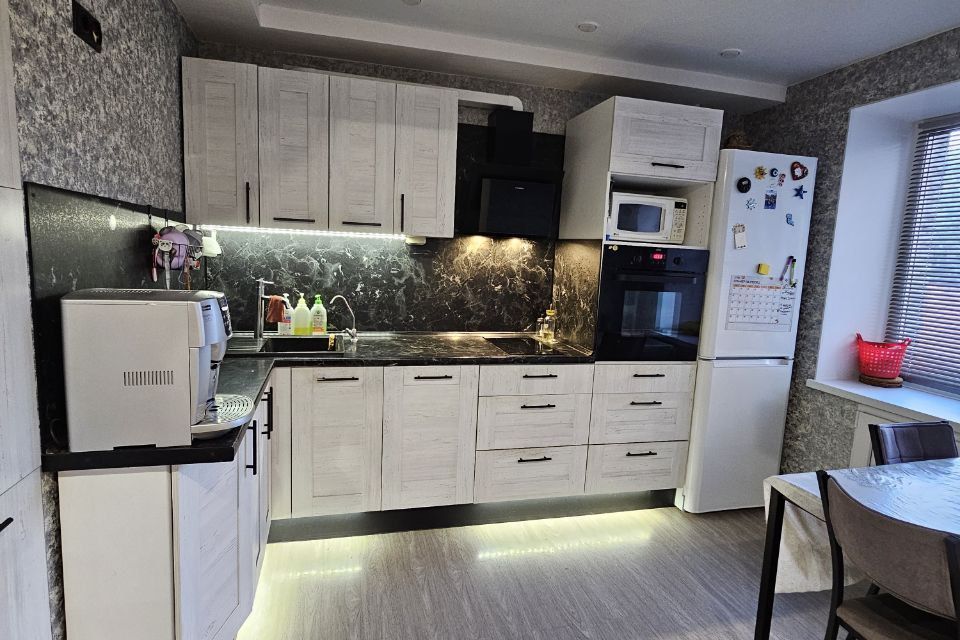 Сдаётся 2-комнатная квартира, 63.8 м²