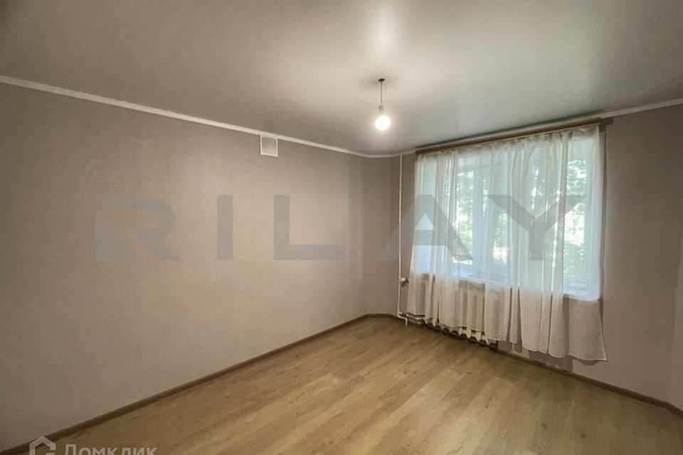 Продаётся комната в 16-комн. квартире, 12 м²