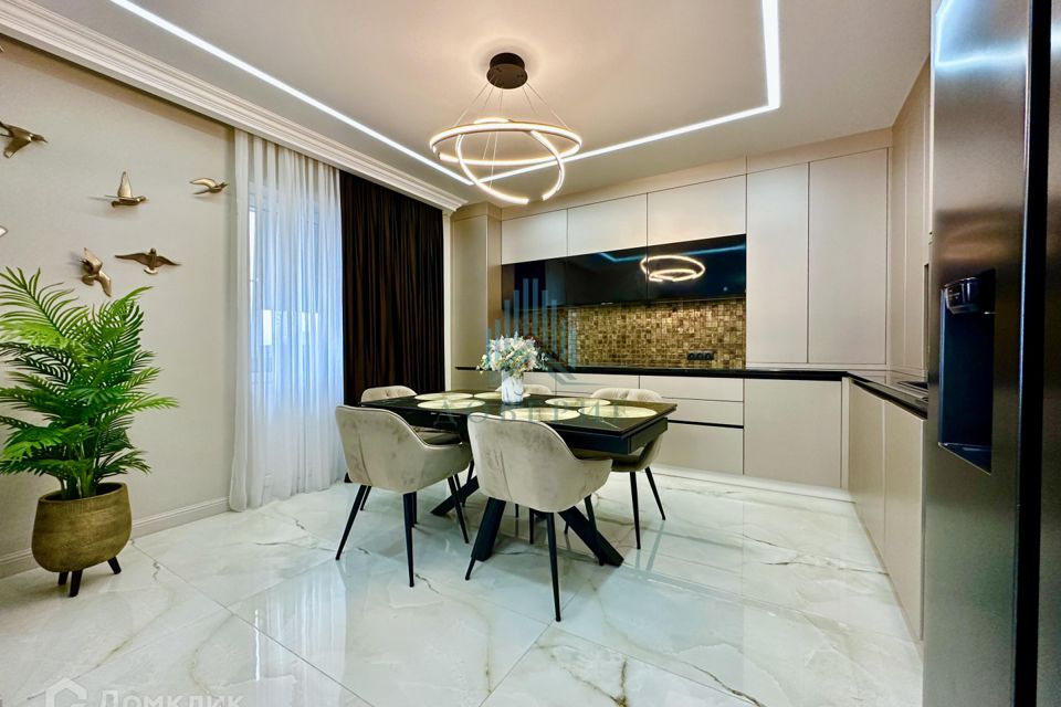 Продаётся 4-комнатная квартира, 147 м²