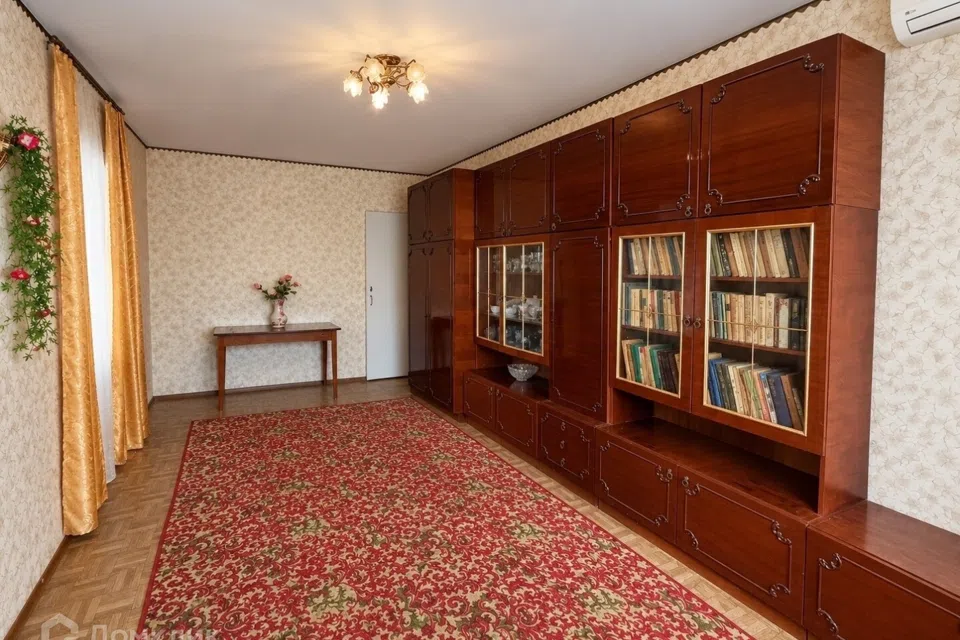 Продаётся 4-комнатная квартира, 61 м²