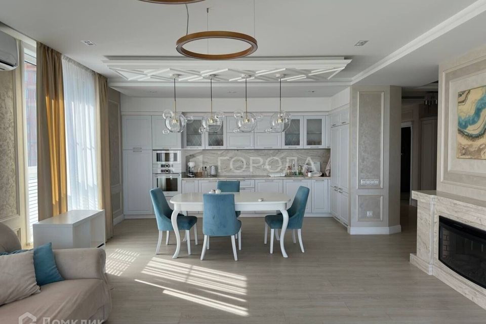 Сдаётся 4-комнатная квартира, 145 м²