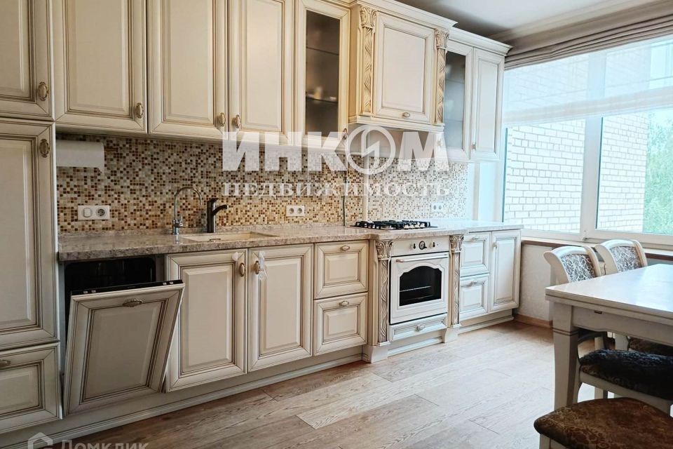 Сдаётся 4-комнатная квартира, 110 м²