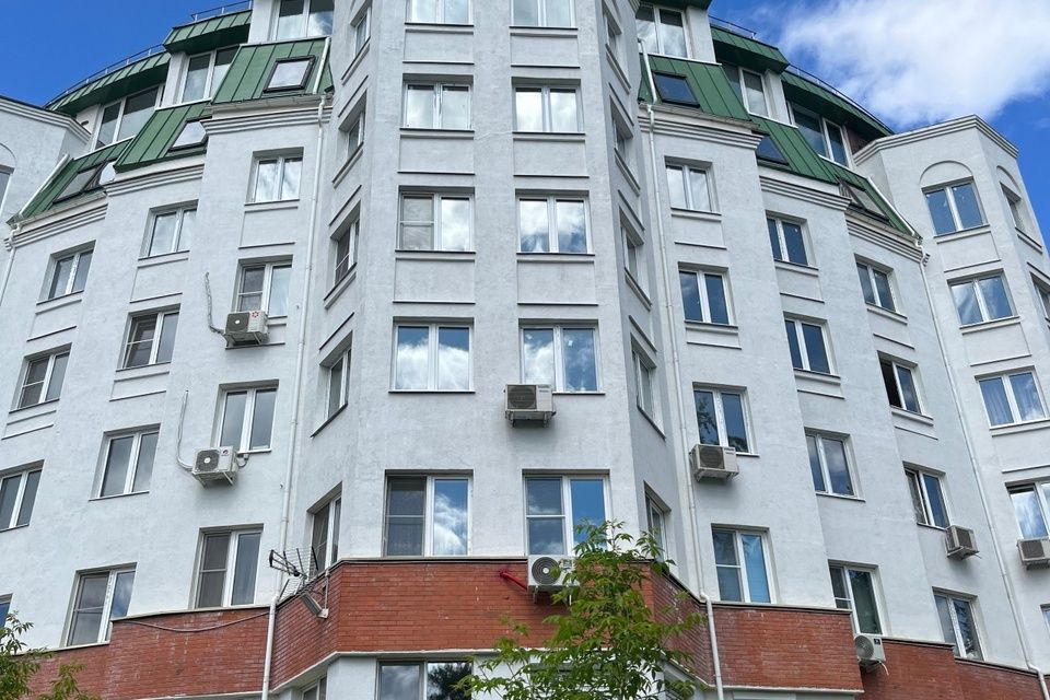 Продаётся 3-комнатная квартира, 105.4 м²