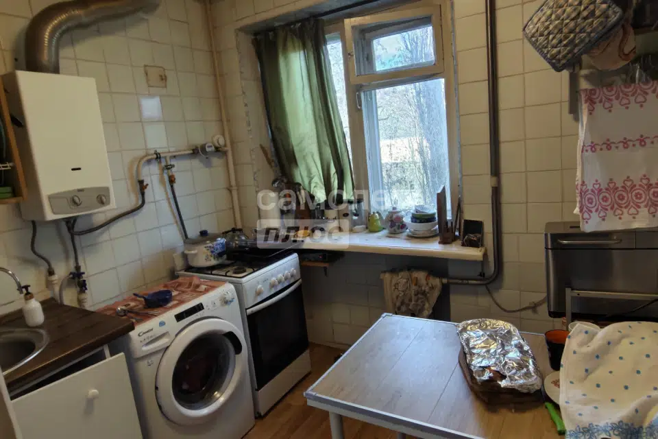 Продаётся 4-комнатная квартира, 61.3 м²