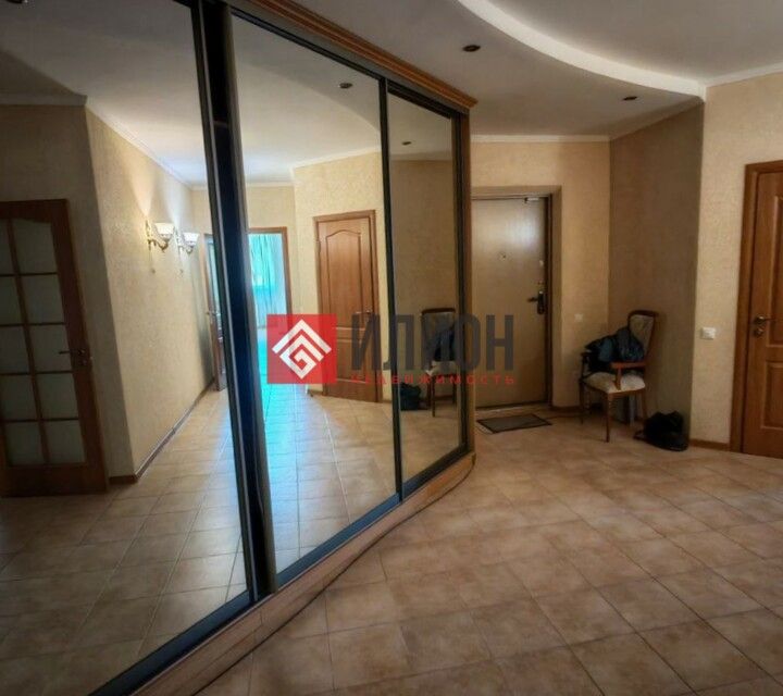 Продаётся 3-комнатная квартира, 119 м²