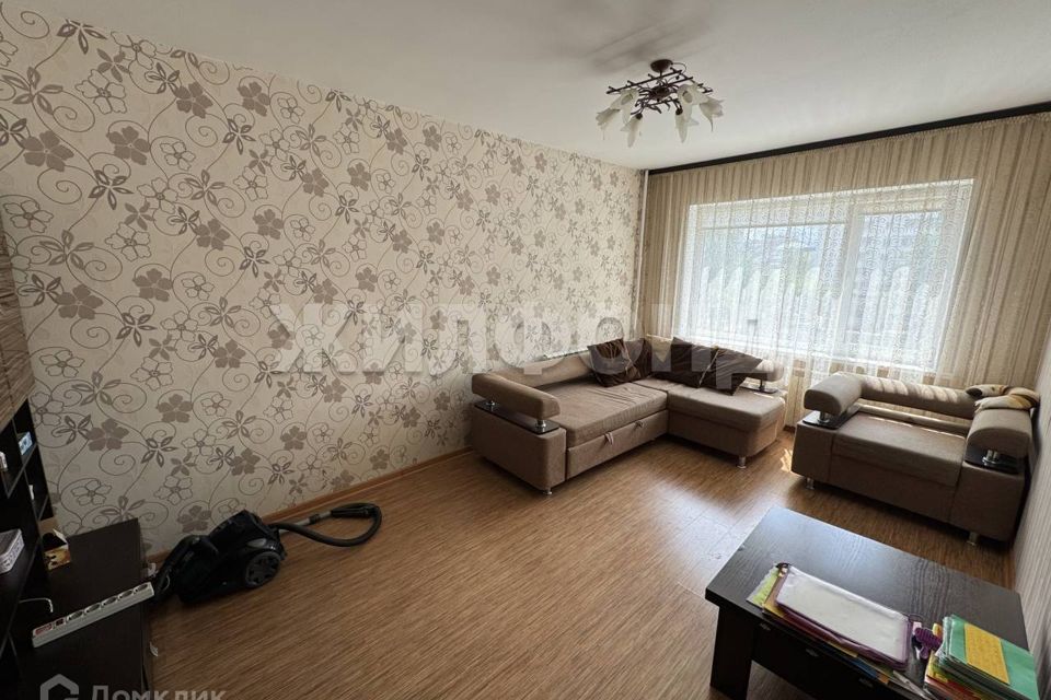 Продаётся 4-комнатная квартира, 74.6 м²